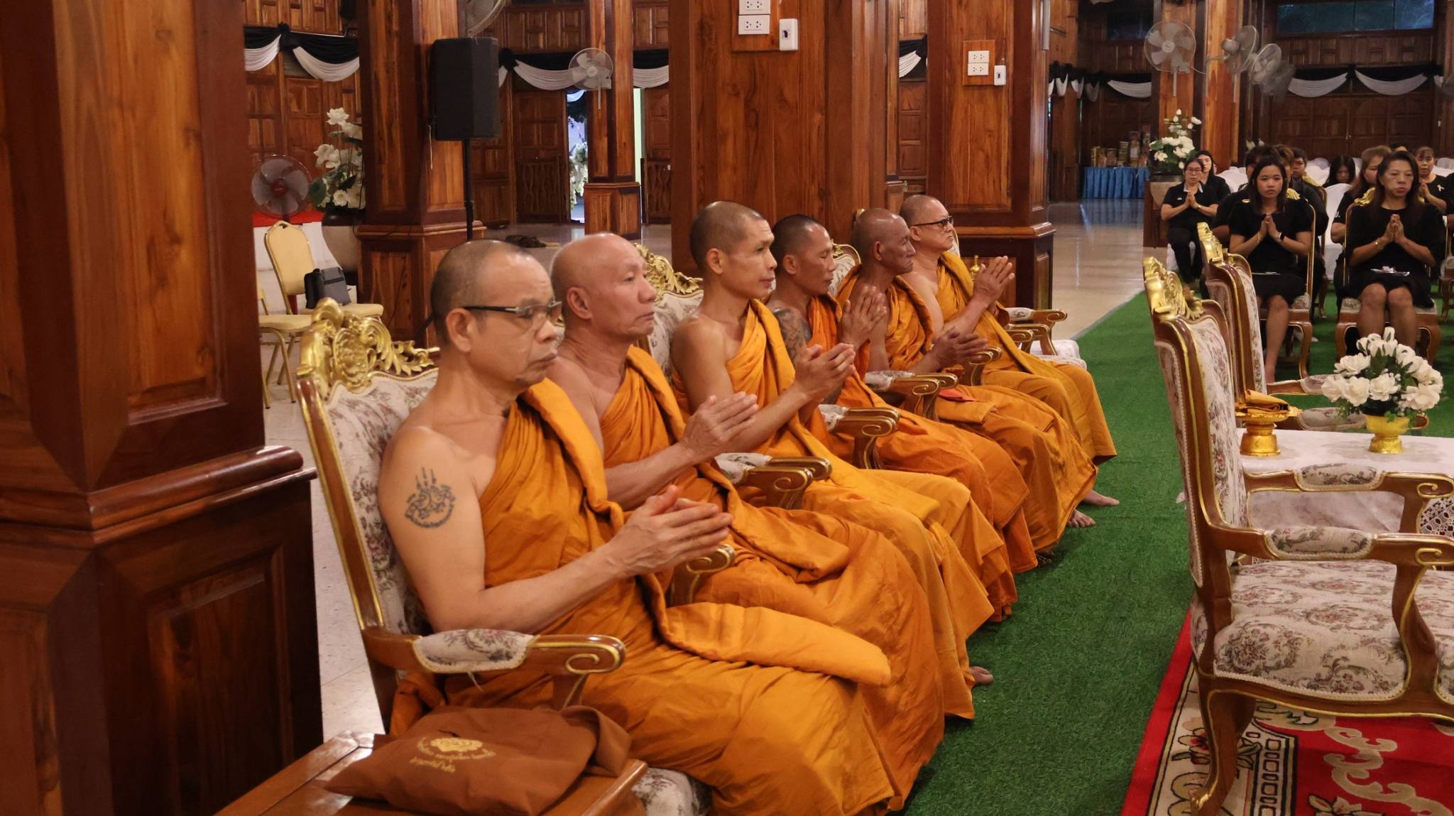 เข้าร่วมพิธีบำเพ็ญกุศลถวายเป็นพระราชกุศลแด่ สมเด็จพระนางเจ้าสิริกิติ์ พระบรมราชินีนาถ พระบรมราชชนนีพันปีหลวง