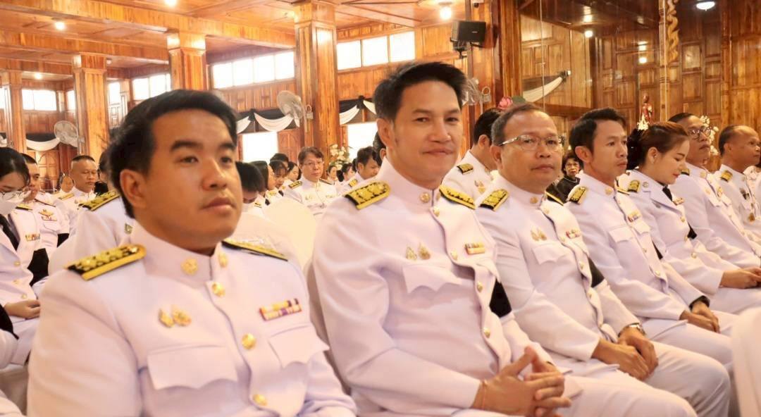 เข้าร่วมพิธีทำบุญตักบาตรและพิธีบำเพ็ญกุศลปัญญาสตมวาร (100วัน) ถวายเป็นพระราชกุศล สมเด็จพระนางเจ้าสิริกิติ์ พระบรมราชินีนาถ
