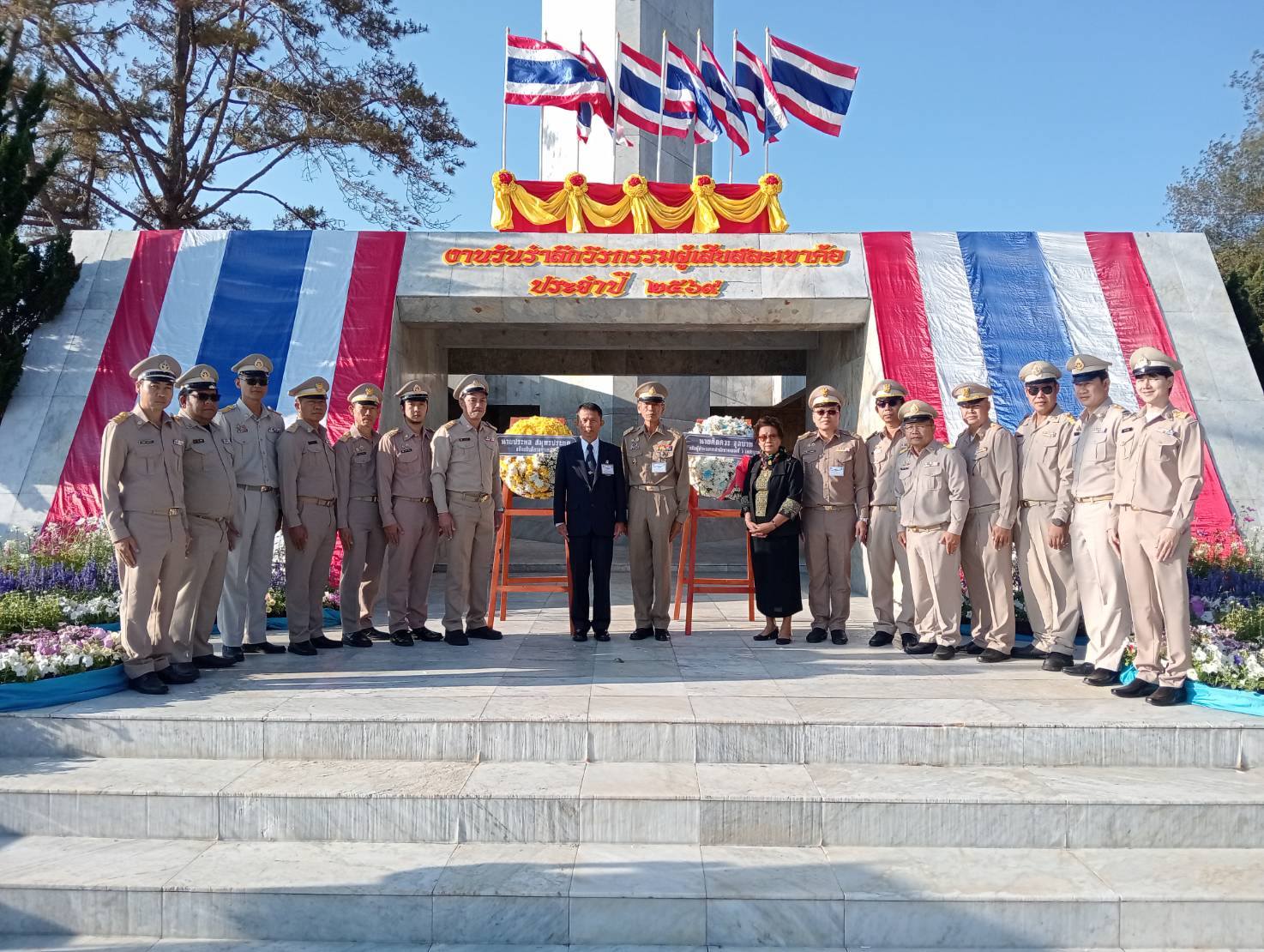 เข้าร่วมพิธีรำลึกวีรกรรมผู้เสียสละเขาค้อ ณ อนุสรย์สถานผู้เสียสละเขาค้อ อำเภอเขาค้อ จังหวัดเพชรบูรณ์