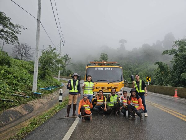 ลงพื้นที่ตรวจสอบและติดตามสถานการณ์ เพื่อเฝ้าระวังพื้นที่ที่เกิด รอยแยกและคันทางทรุดตัว ทางหลวงหมายเลข 2331  ตอน โจ๊ะโหวะ–อุทย